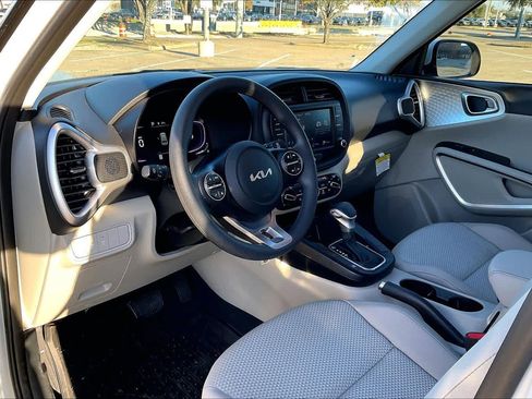 Certified 2024 Kia Soul LX image 2