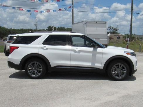 Used 2023 Ford Explorer XLT w/ Equipment Group 202A RWD image 2