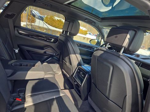 Used 2020 Porsche Cayenne S image 29