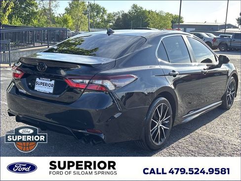 Used 2024 Toyota Camry SE FWD image 3