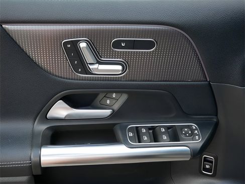 Used 2022 Mercedes-Benz GLA 250 4MATIC image 15