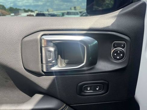 Used 2025 Jeep Wrangler Unlimited Sahara AWD/4WD image 19