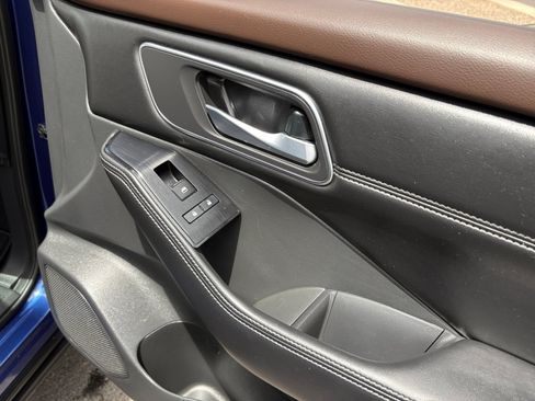 Used 2021 Nissan Rogue SV w/ Premium Package FWD image 16