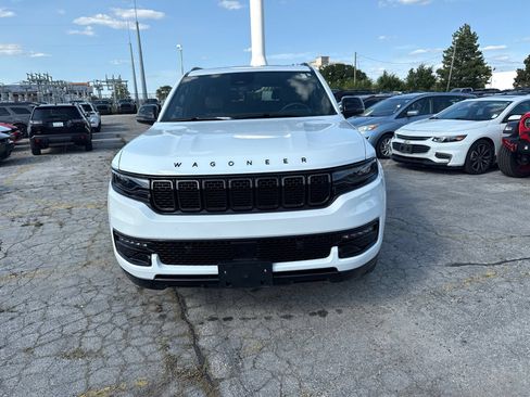 Used 2025 Jeep Wagoneer L Series II w/ Premium Group I AWD/4WD image 2