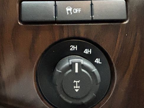 Used 2015 Ford F250 Lariat w/ Lariat Ultimate Package AWD/4WD image 25