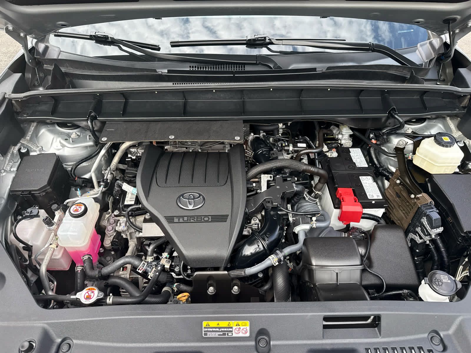 Used 2024 Toyota Highlander XLE AWD/4WD image 19
