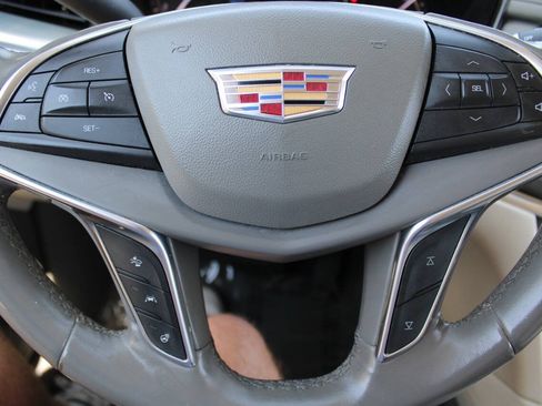 Used 2019 Cadillac XT5 Luxury AWD/4WD image 17