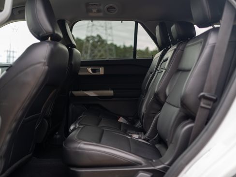 Used 2023 Ford Explorer Limited image 10