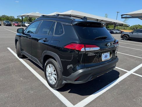 Used 2025 Toyota Corolla Cross LE FWD image 7