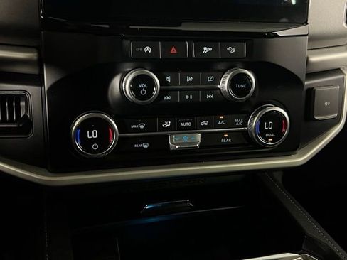 Used 2024 Ford Expedition XLT image 21