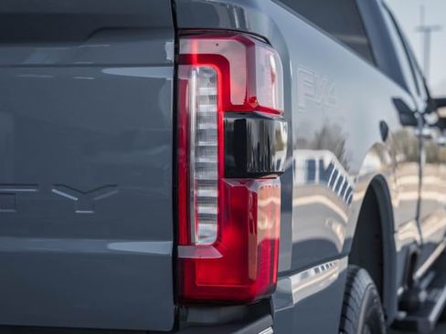 Used 2023 Ford F250 Lariat w/ Chrome Package image 7