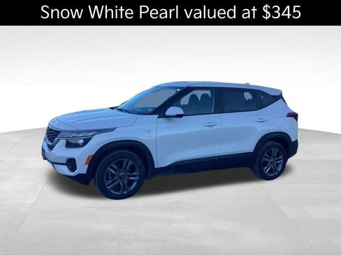 Certified 2023 Kia Seltos LX image 3