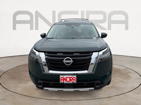 Used 2025 Nissan Pathfinder SL AWD/4WD image 5