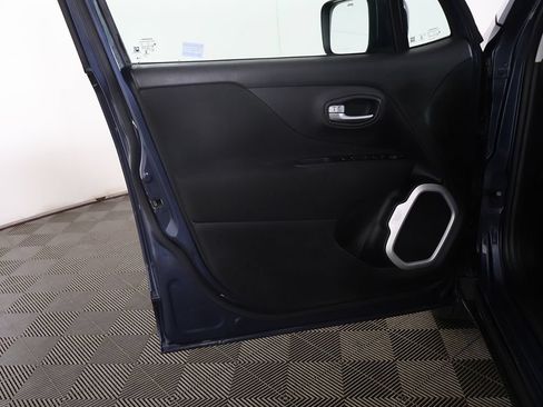 Used 2020 Jeep Renegade Latitude AWD/4WD image 17