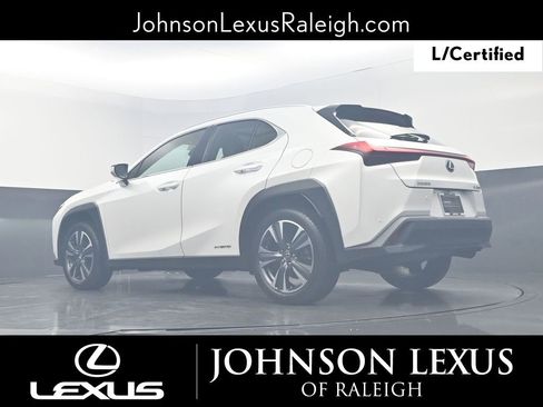 Certified 2022 Lexus UX 250h w/ Accessory Package (Z2) image 17