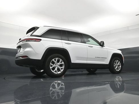 Used 2024 Jeep Grand Cherokee Limited AWD/4WD image 24