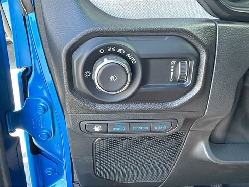 Used 2024 Jeep Wrangler Unlimited w/ Convenience Group image 27