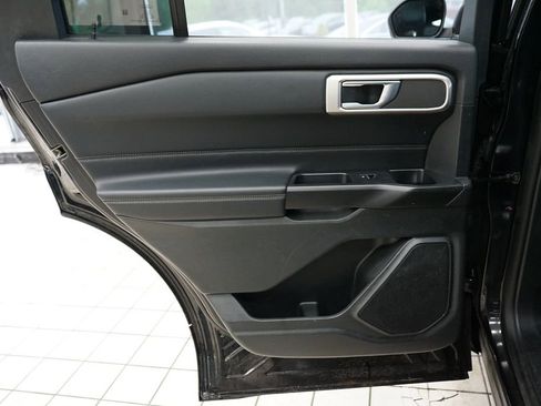 Used 2020 Ford Explorer XLT w/ Equipment Group 202A AWD/4WD image 44