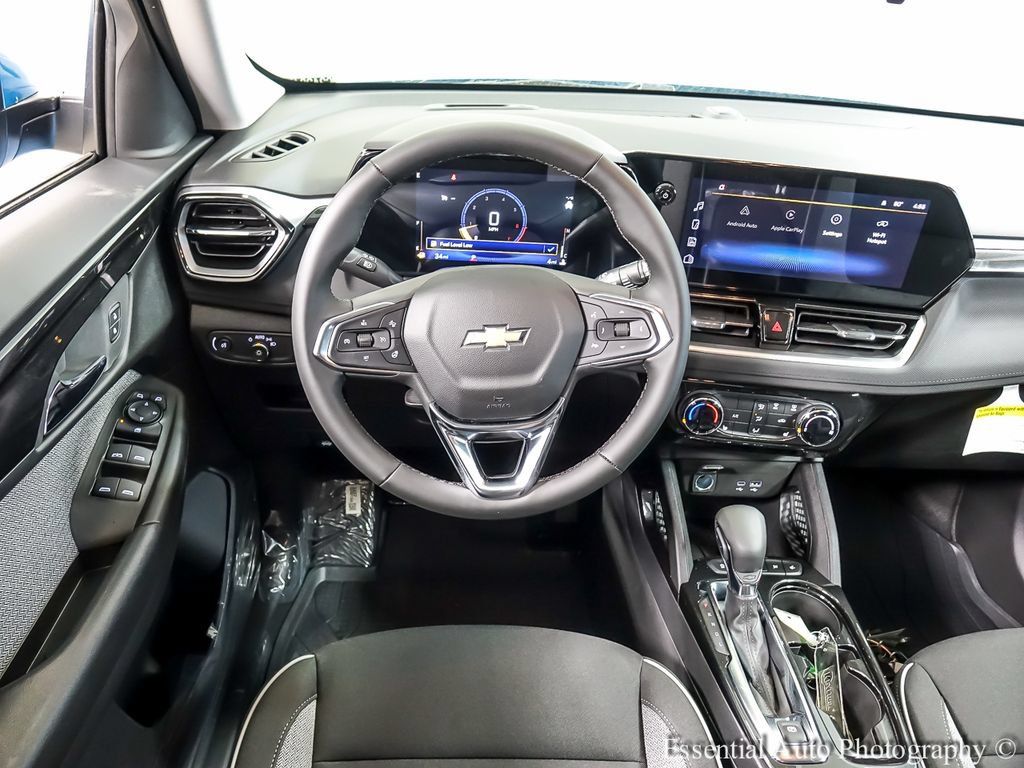 Used 2026 Chevrolet TrailBlazer LT w/ LT Cold Weather Package FWD image 11