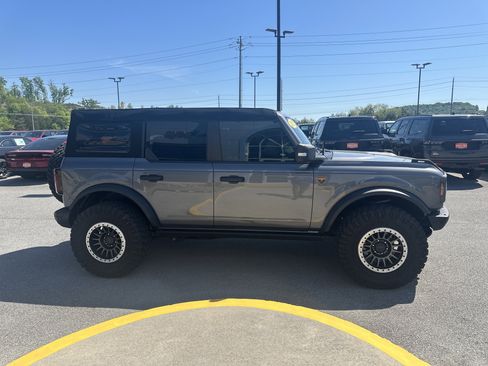 Used 2023 Ford Bronco Badlands image 7