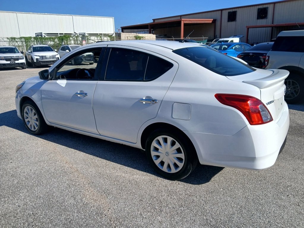 Used 2016 Nissan Versa SV FWD image 7