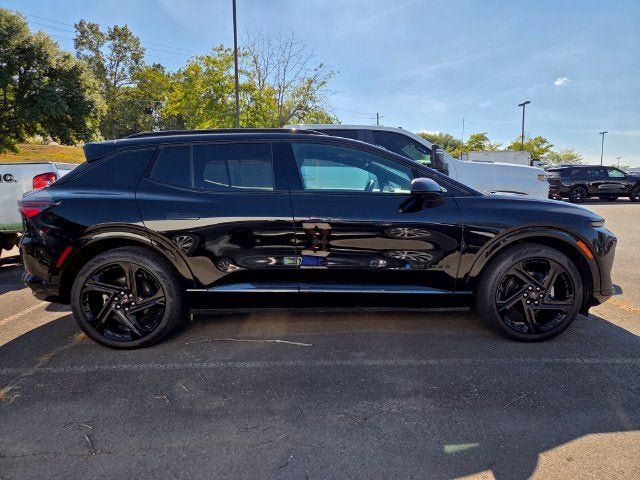 Used 2024 Chevrolet Equinox EV RS FWD image 2