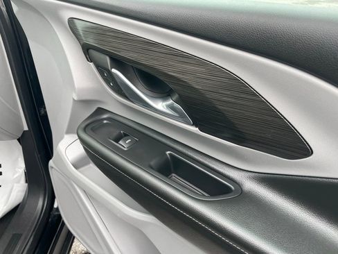 Used 2024 GMC Terrain SLE image 28