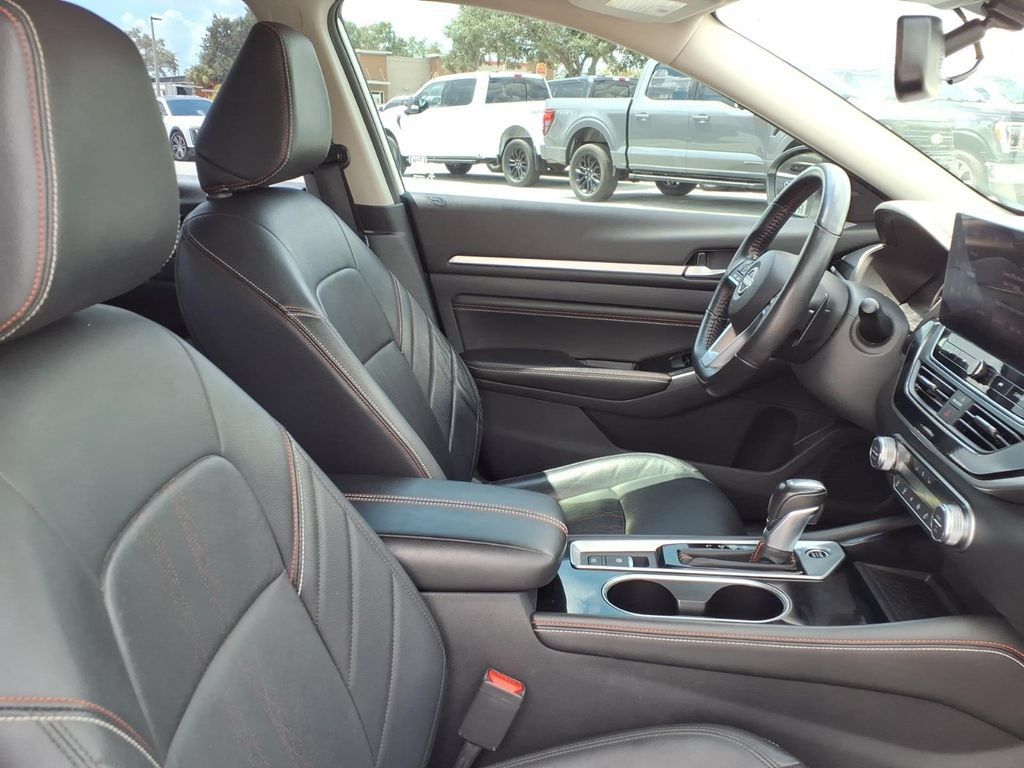 Used 2023 Nissan Altima 2.5 SR AWD/4WD image 12