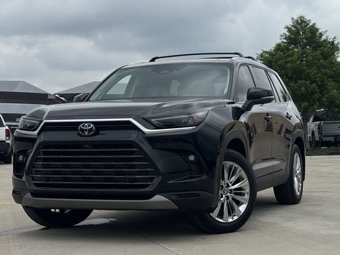 Used 2024 Toyota Grand Highlander AWD image 3