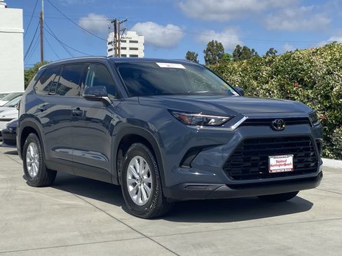 Certified 2024 Toyota Grand Highlander FWD image 2