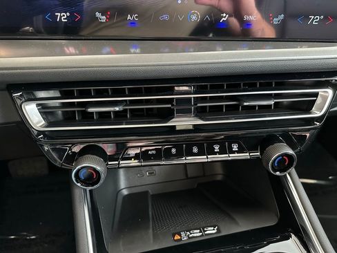 New 2026 Chevrolet Traverse LT image 25