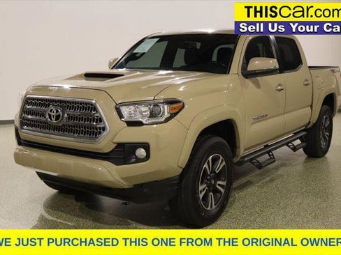 Used 2017 Toyota Tacoma TRD Sport w/ Tow Package image 3