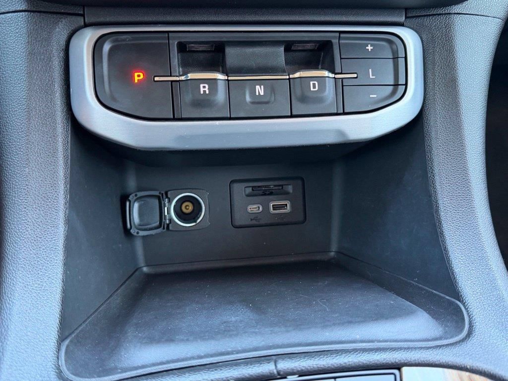 Used 2022 GMC Acadia SLE w/ Driver Convenience Package FWD image 22