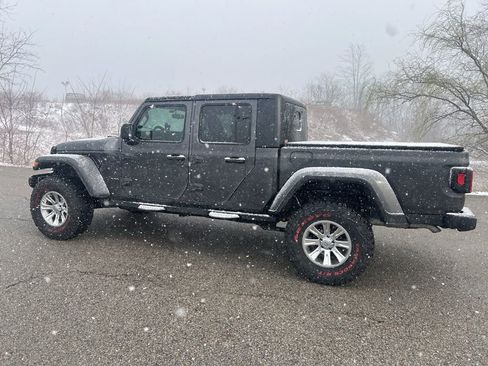 Used 2023 Jeep Gladiator Willys image 3