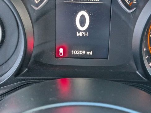 Used 2025 Jeep Gladiator Sport image 13