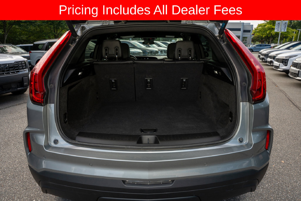 Used 2024 Cadillac XT4 Luxury w/ Cold Weather Package FWD image 6