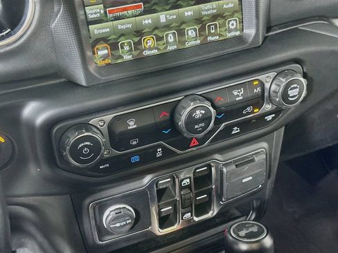 Used 2022 Jeep Wrangler Unlimited Sahara AWD/4WD image 26