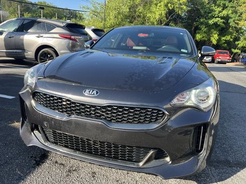 Used 2020 Kia Stinger GT-Line w/ Sun & Sound Package RWD image 2