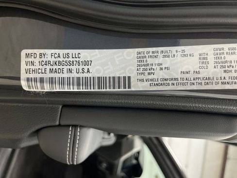 New 2025 Jeep Grand Cherokee L Limited w/ Luxury Tech Group II image 41