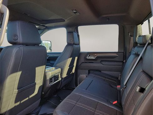 Used 2025 Chevrolet Silverado 2500 High Country w/ High Country Premium Package image 9