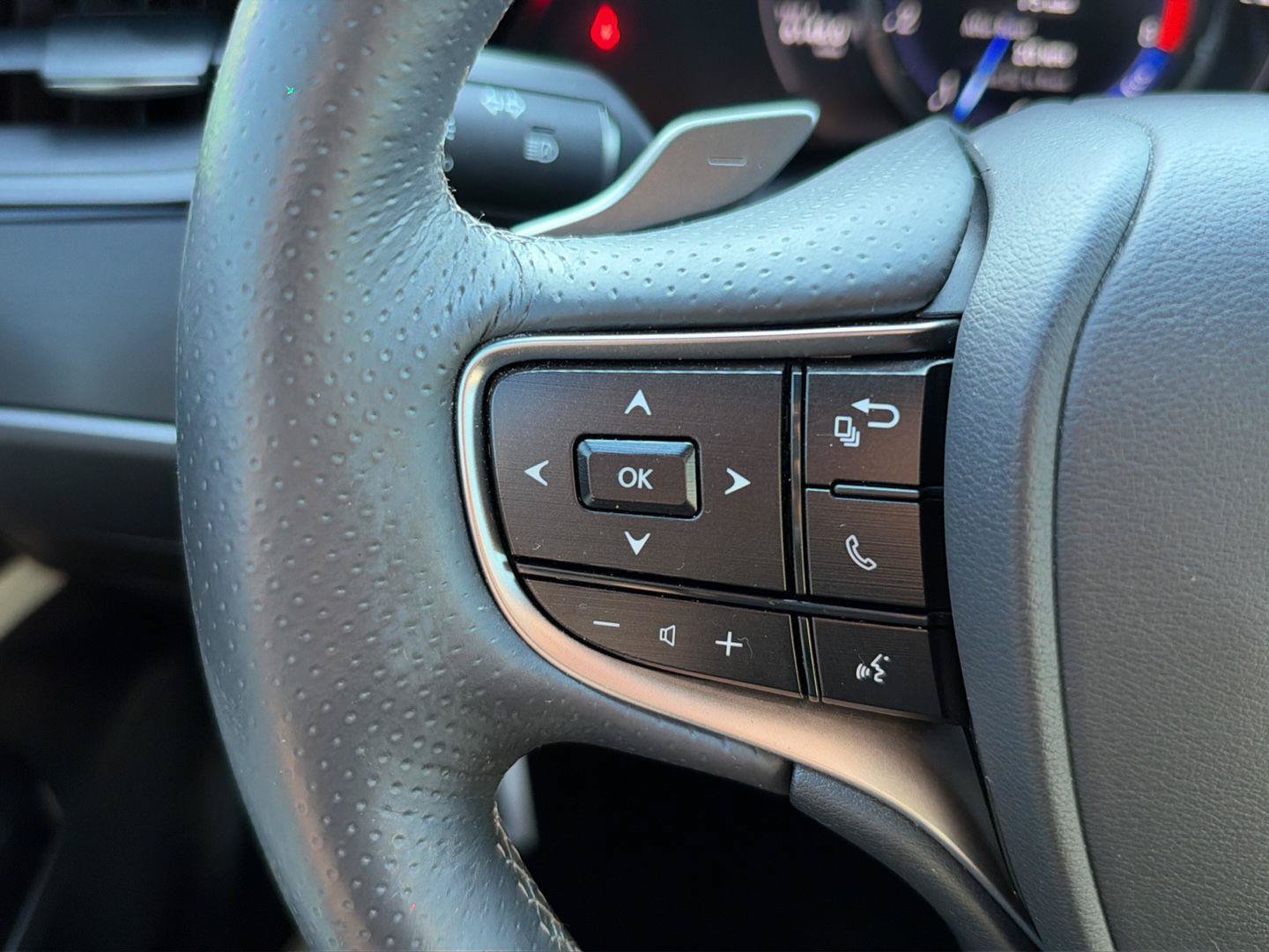 Used 2023 Lexus ES 350 F Sport w/ Accessory Package (Z1) FWD image 15