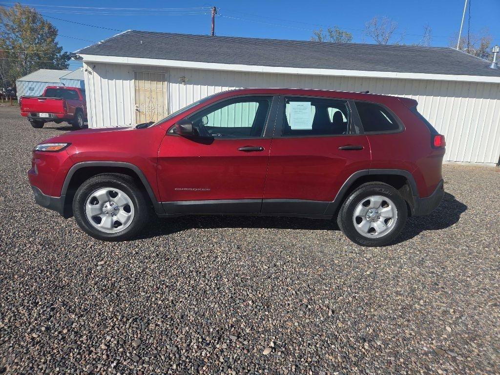 Used 2014 Jeep Cherokee Sport w/ Trailer Tow Group AWD/4WD image 2