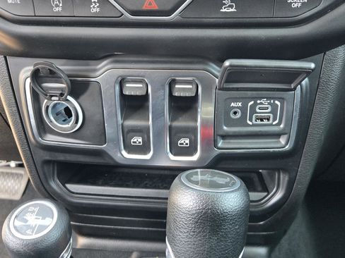 Used 2022 Jeep Wrangler Sport AWD/4WD image 11