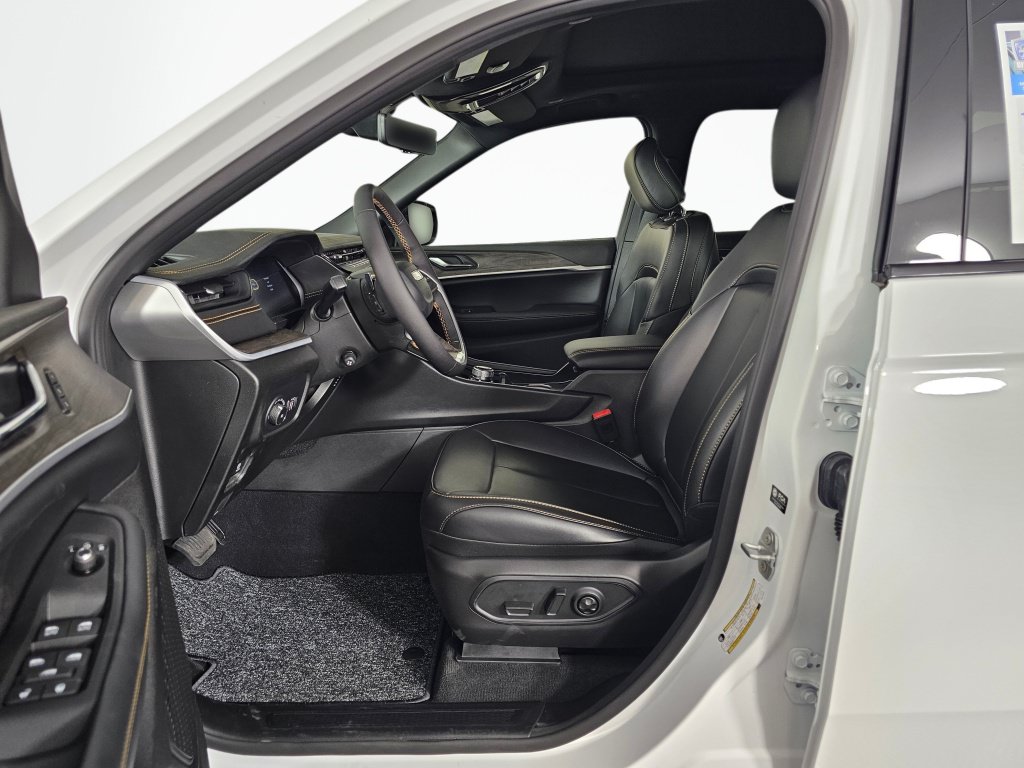 New 2026 Jeep Grand Cherokee Limited AWD/4WD image 18