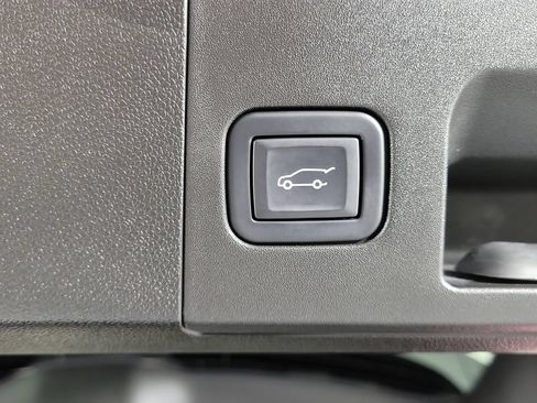 Certified 2022 Cadillac XT4 Sport FWD image 9