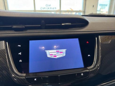 Used 2023 Cadillac XT6 Sport w/ Technology Package image 29