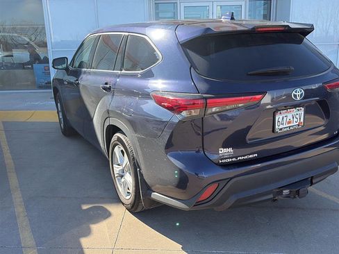 Used 2021 Toyota Highlander LE image 5