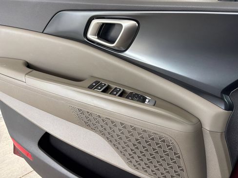 Used 2026 Kia Carnival FWD image 18