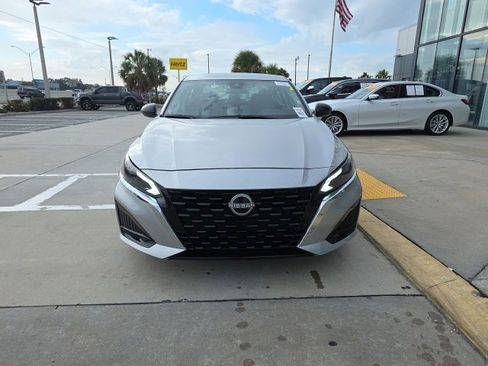 Used 2025 Nissan Altima 2.5 SV image 10