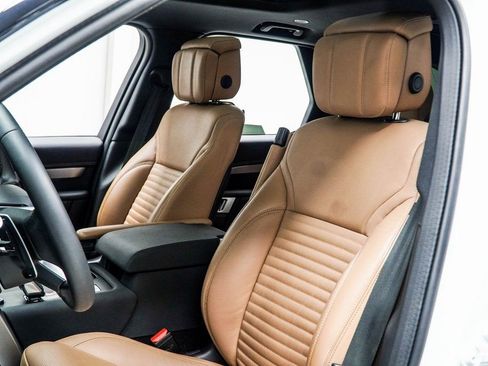 Used 2024 Land Rover Discovery Dynamic SE image 36